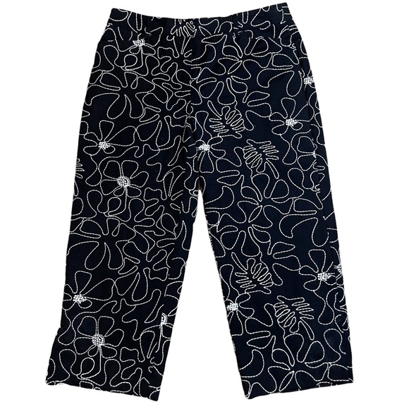 Talbots Petite Black and White Floral Capris. Size 4 - Picture 2 of 6